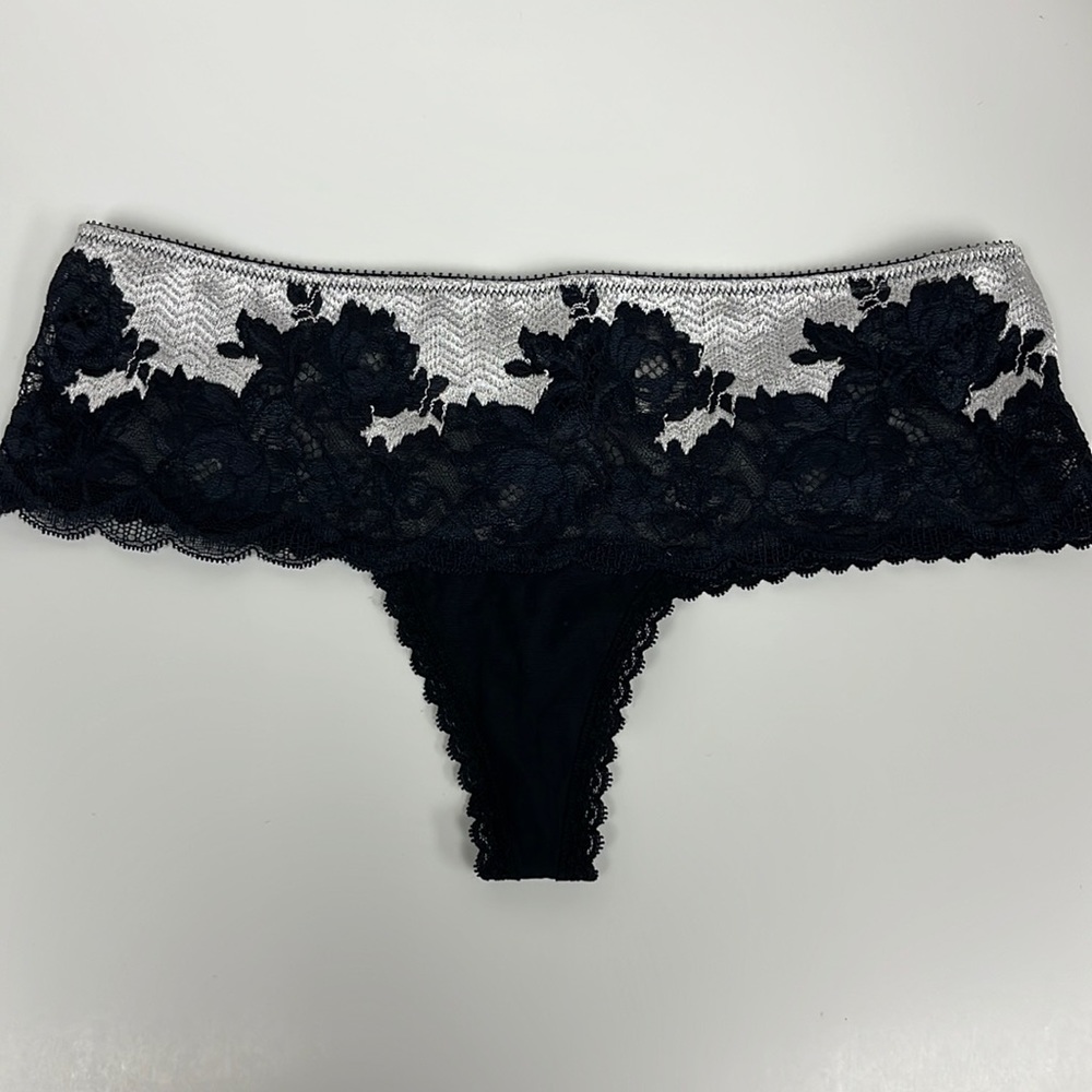 Victoria’s Secret tanga thong M NWOT